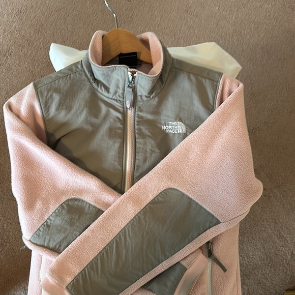 Gently worn The North Face Big kids Denali Jacket. Pink and gray. Cuffs stained. - Picture 5 of 6